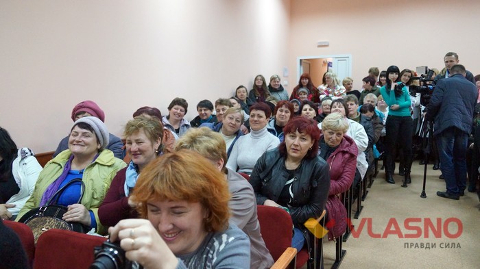  Вінничанам роздали 15-кілограмову паску із заварним кремом