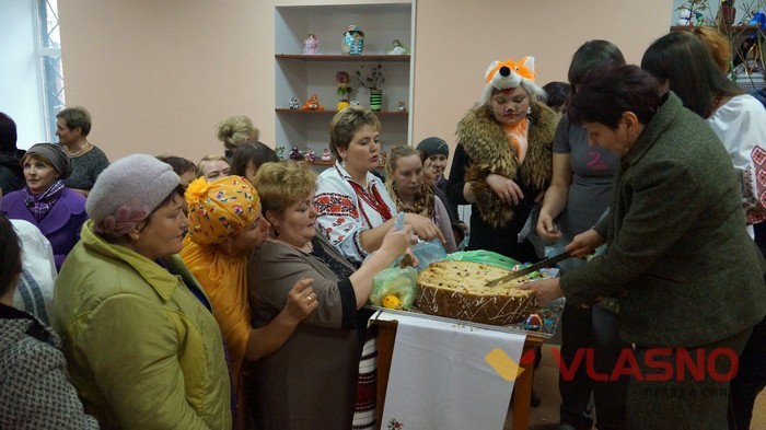  Вінничанам роздали 15-кілограмову паску із заварним кремом