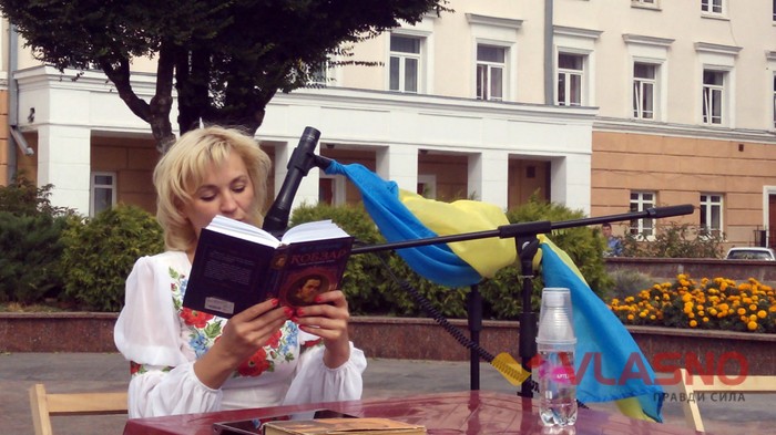 Ольга Маліновська бере участь у патріотичній акції “Заколот Кобзаря” фото