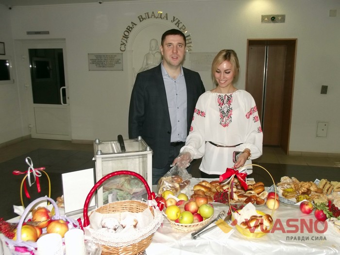 благодфйний ярмарок солодощів у Вінницькому окружному адміністративному суді фото 