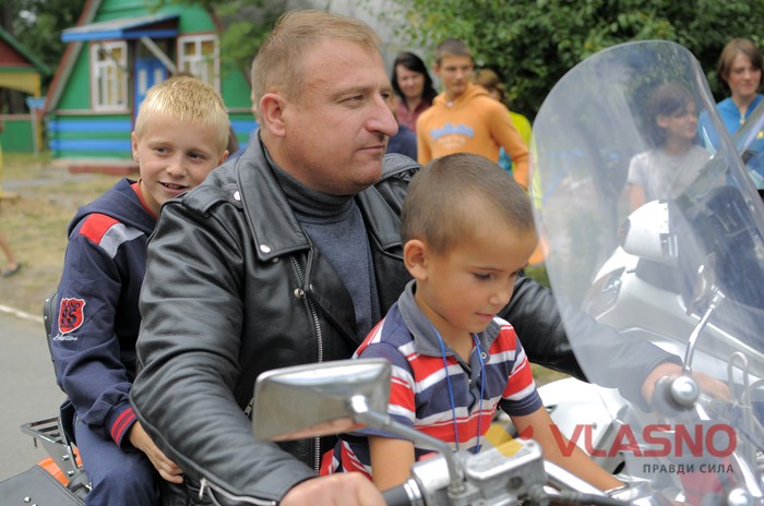 "ЗАГУЛьна спільнота" мотоциклістів відвідала дітей у таборы "Пролісок" фото