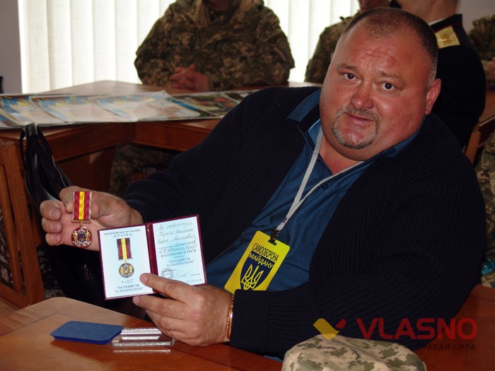Вінницьких волонтерів нагородили  за «активну участь у патріотизмі»  фото