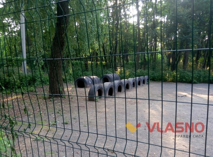 майданчик для вигулу собак у Вінниці фото