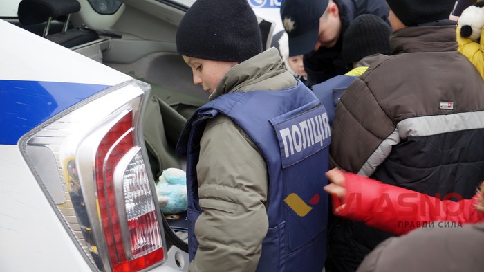 вінницькі патрульні з дітьми сиротами фото