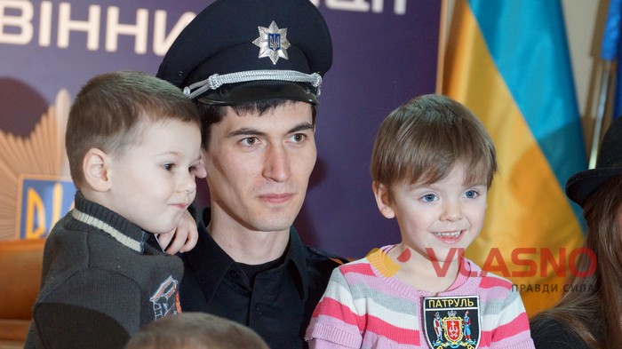 вінницькі патрульні з дітьми сиротами фото