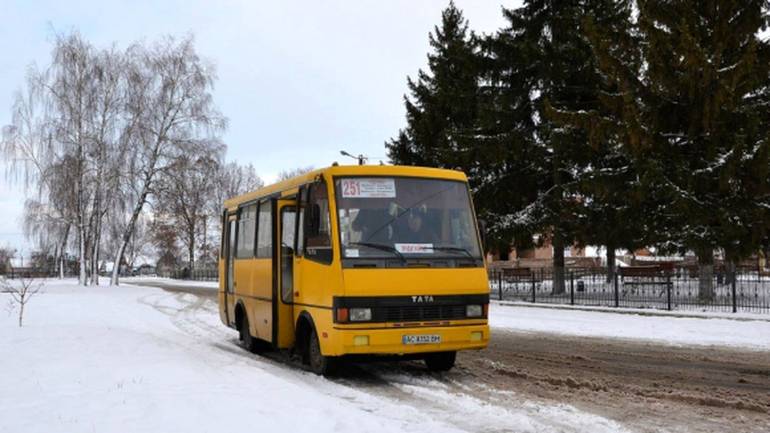 На Львівщині з маршрутки випав чоловік