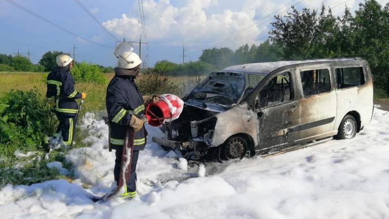 На Вінниччині загорівся автомобіль