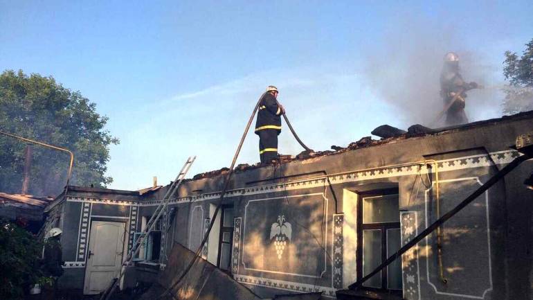 На Вінниччині загорівся будинок: двоє людей загинуло