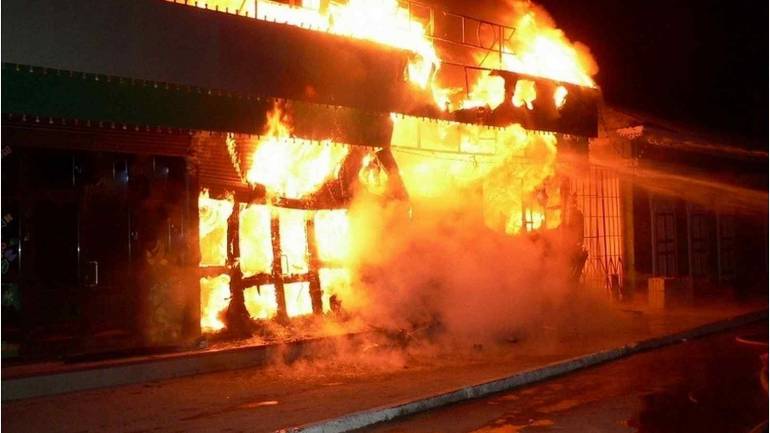 В Дніпрі згоріли ковбасні кіоски
