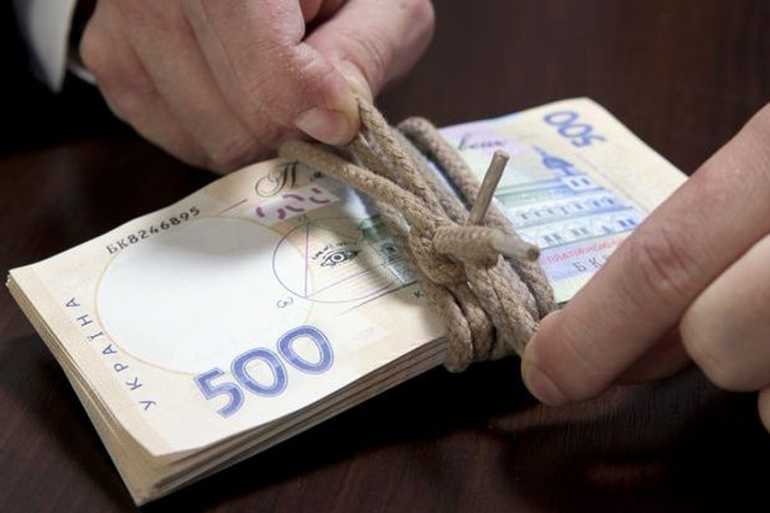 привласнив кошти фото