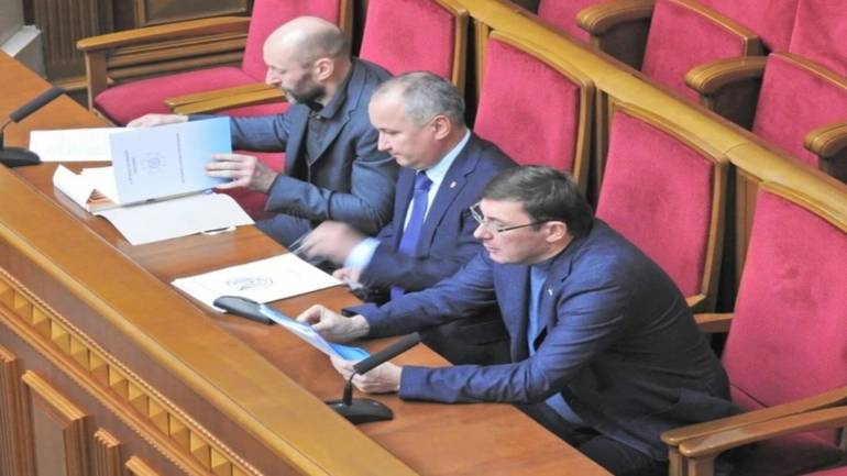 Луценко заявив, що йде у відставку