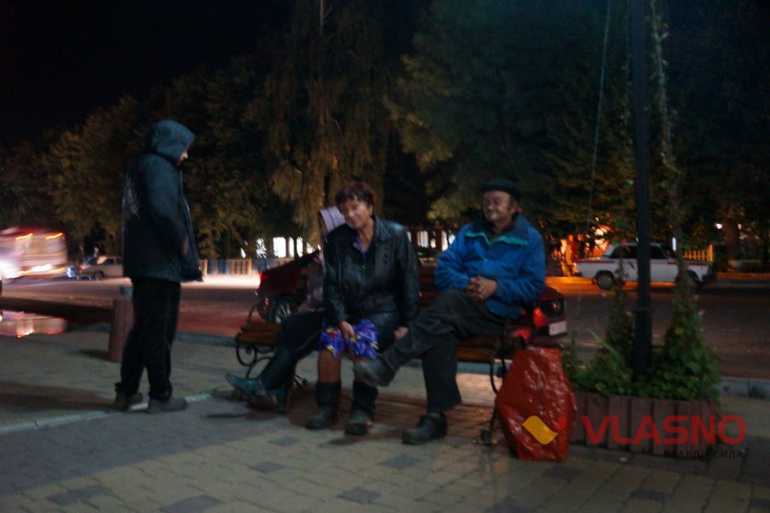 Йшли пішки сім кілометрів: на Вінниччині посеред ночі селяни покидають домівки через вибухи на військових складах 