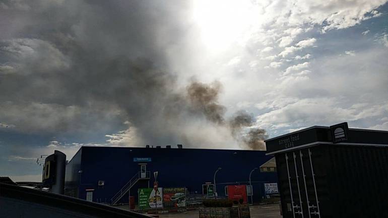 Біля торгового центру у Вінниці горіли дерев&rsquo;яні піддони