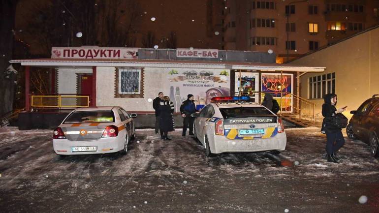 Сьогодні вночі у Києві чоловік відкрив вогонь по натовпу