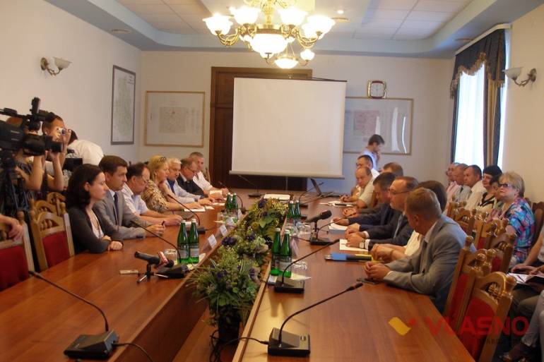 Серед 8 областей Фонд Східна Європа обрав Вінницьку для підписання меморандуму про співпрацю фото