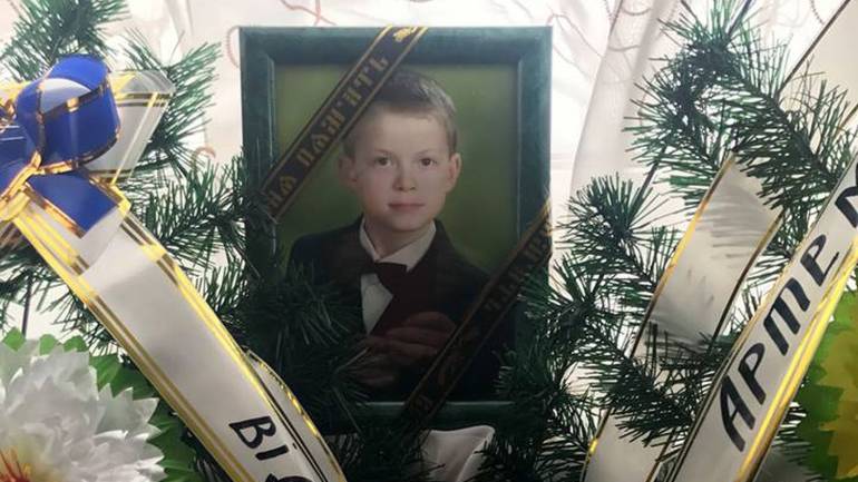 На Вінниччині попрощались з підлітком, який покінчив життя самогубством
