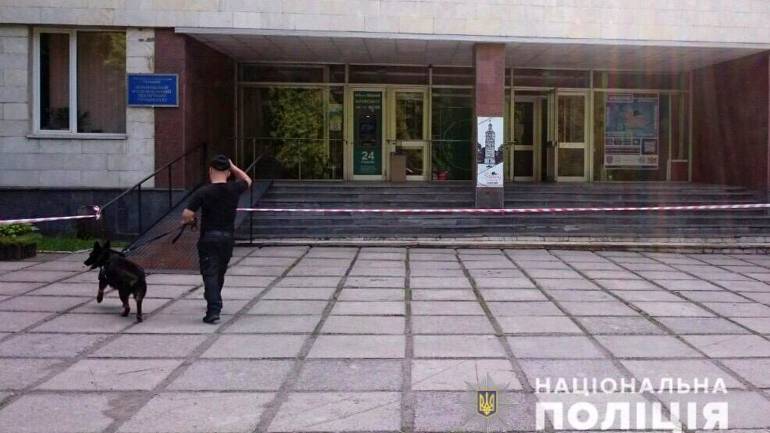 У Вінниці через &laquo;замінування&raquo; евакуювали 10 тисяч студентів та викладачів