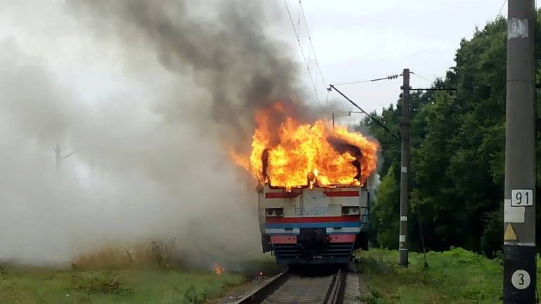 На Вінниччині загорівся вагон електрички (ФОТО, ВІДЕО)