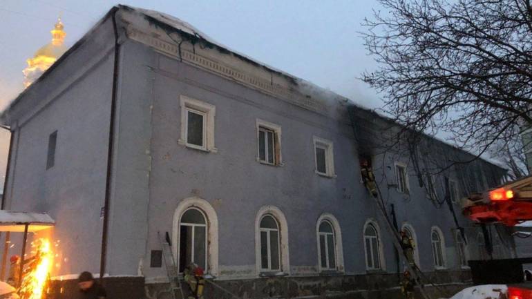 У столиці горить будівля Києво-Печерської лаври (ВІДЕО)