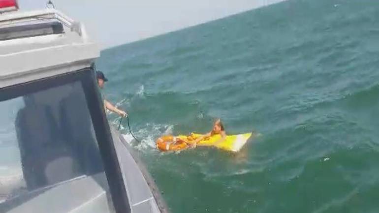 На Херсонщині відпочивальницю на матраці віднесло в море