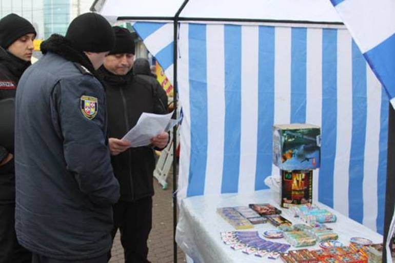 Правоохоронці Вінниччини відкрили полювання на незаконних продавців піротехніки