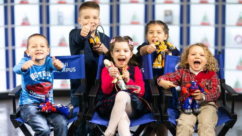 У Києві відкрилась перша в світі автоматизована станція видачі подарунків