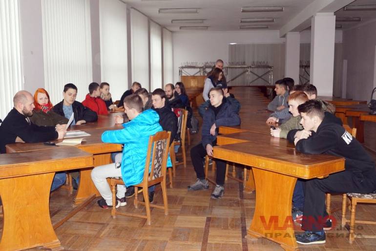 Вінничан вчать спілкуватися із патрульною службою 