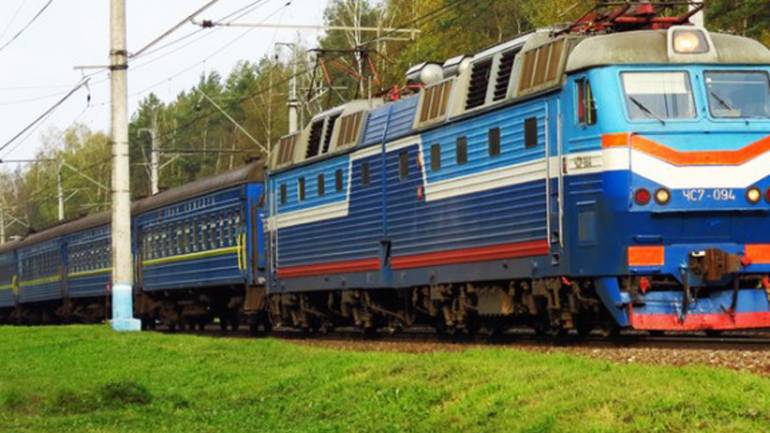 У Києві двоє людей загинули  потрапивши під потяг