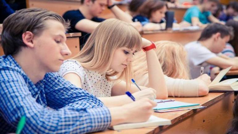 Цьогоріч вінницькі вступники зможуть подавати заяви до вишів із помилками в свідоцтві про освіту