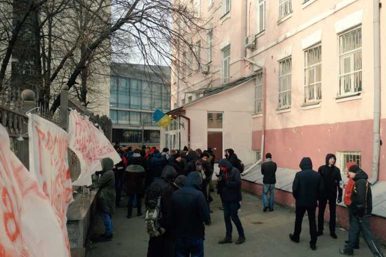 активісти під судом Насірова фото