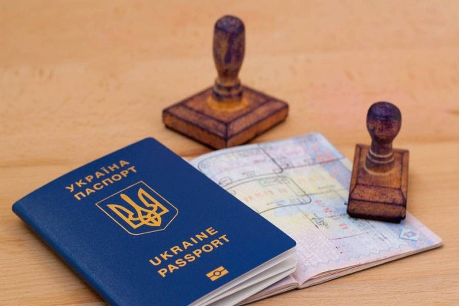 Щоб не було черг, закордонні паспорти друкуватиме додаткова лінія
