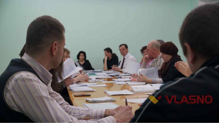 Кадровий голод, нестача рейок та вицвіла тканина для кабінок: особливості виборів на Вінниччині