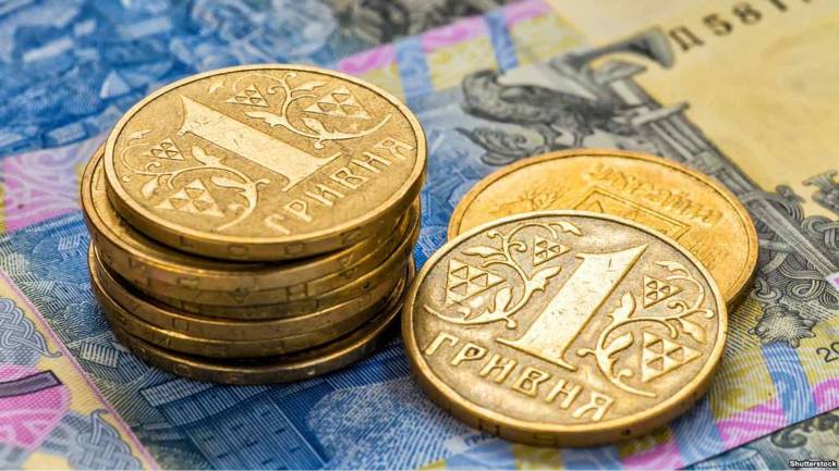 В Україні курс гривні продовжує падати
