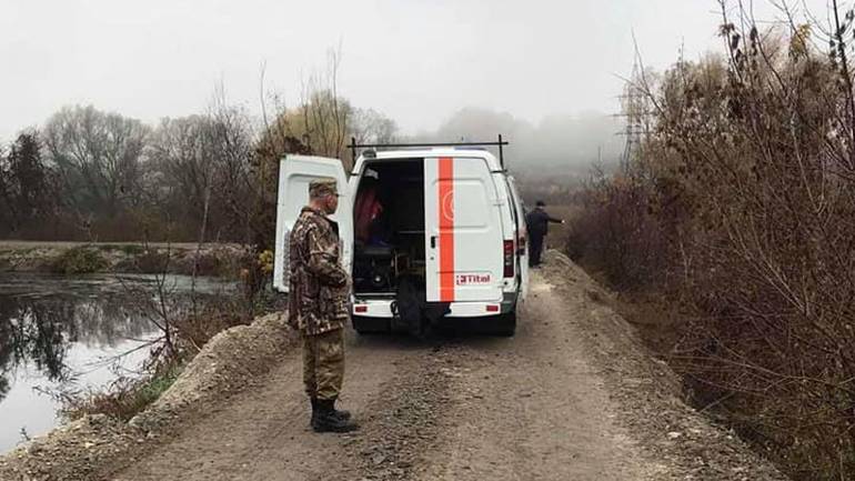 На Вінниччині &laquo;Камаз&raquo; впав у відстійник: водій з 3-ї ночі під водою
