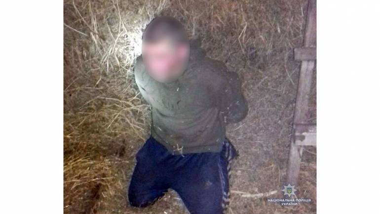 Тікаючи від поліції грабіжник загубив взуття