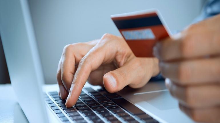 Укрзалізниця призупинила онлайн продаж пільгових студентських квитків