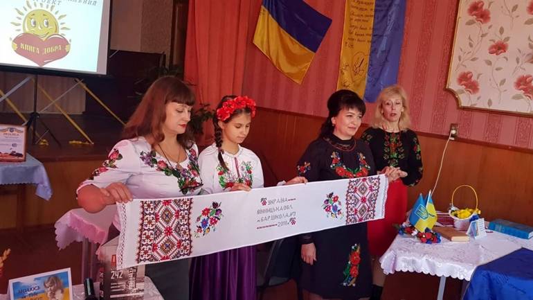 Дівчинка з Вінниччини поїхала до патріарха Варфоломія з історіями добра
