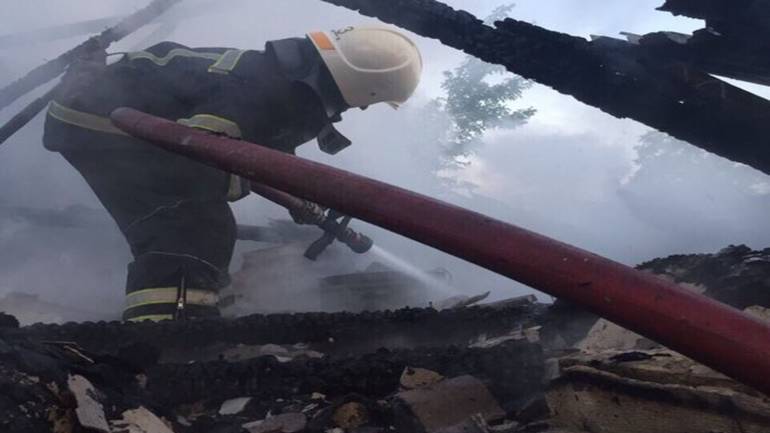 У вінницькому селі загорівся будинок