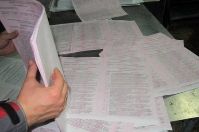 фальсифікація з виборчими бюлетенями у Тернопілі фото