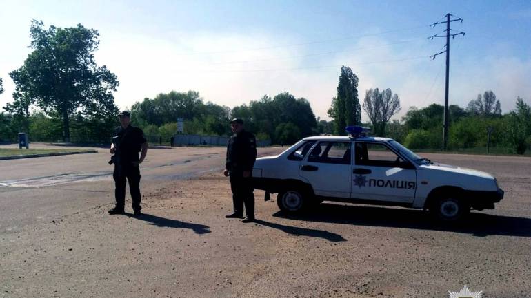 З Балаклії евакуюють людей через пожежу на складі боєприпасів