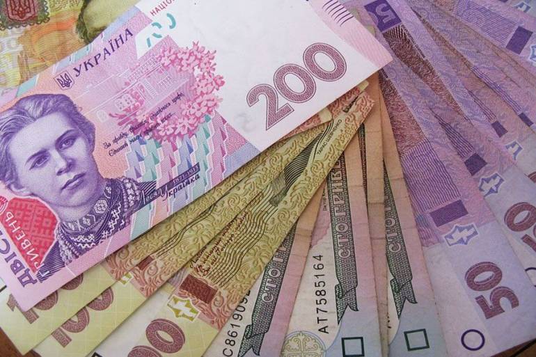 Сьогодні НБУ послабив курс гривні на 8 копійок