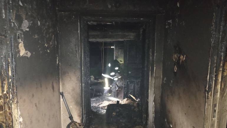 Діти порізали пальчики, коли намагались вибратись: на Вінниччині горів житловий будинок