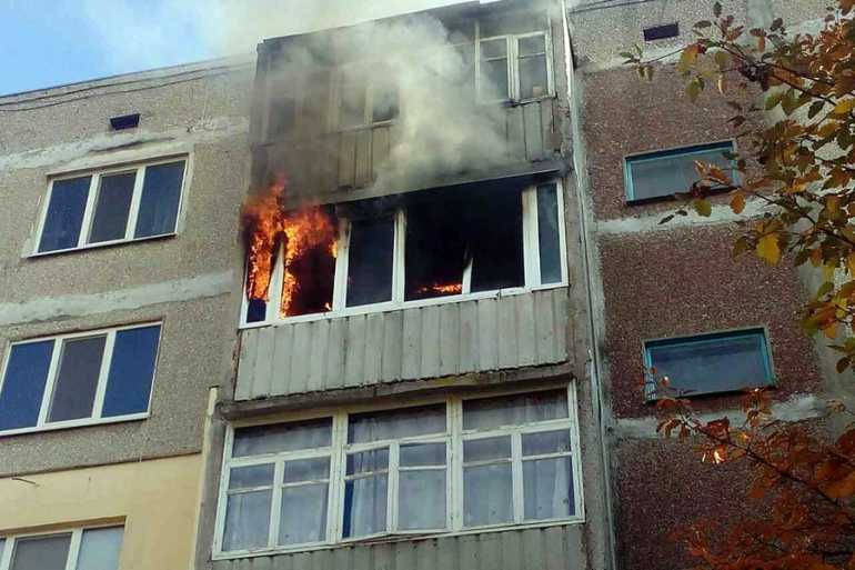 загорівся балкон в Ладижині фото