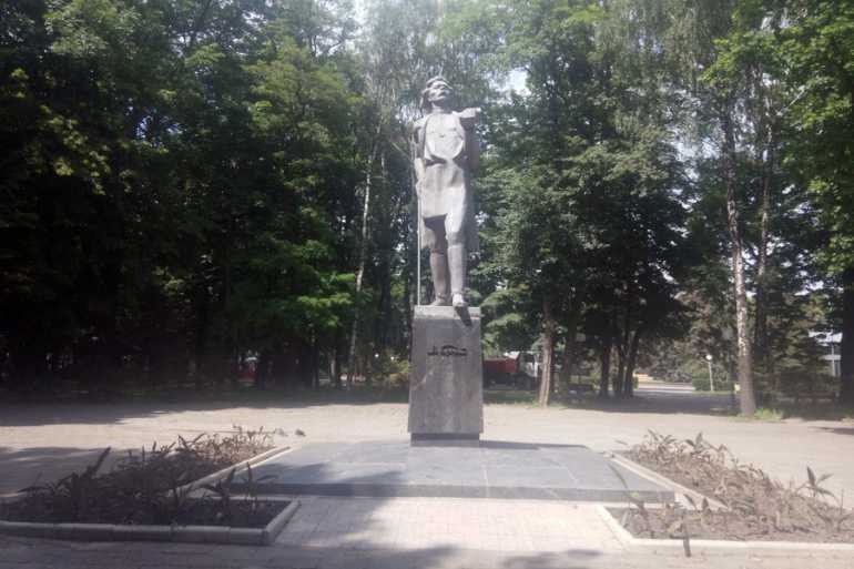 пам'ятник Горькому у Вінниці фото