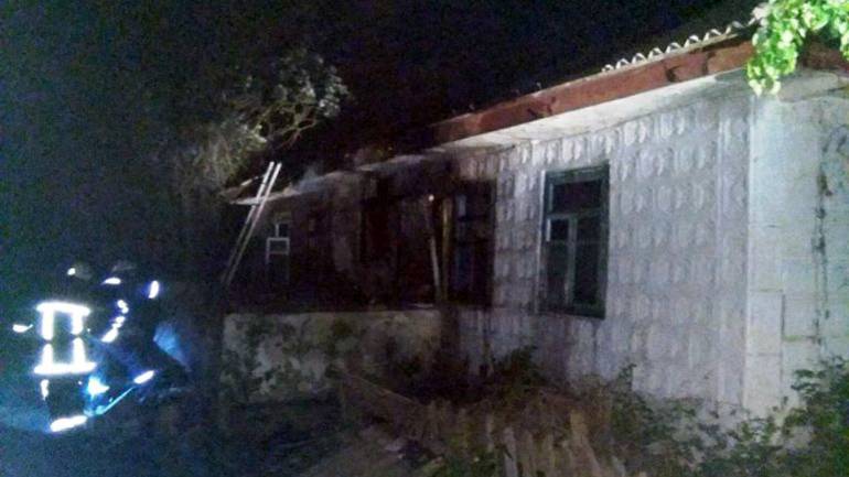 Під час ліквідації пожежі на Вінниччині вогнеборці врятували чоловіка