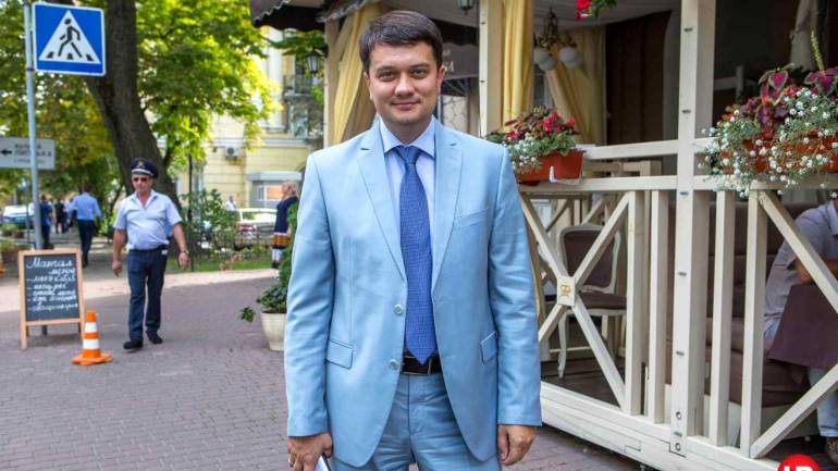 Глава партії &laquo;Слуга народу&raquo; вважає, що закінчити війну повинна вся країна