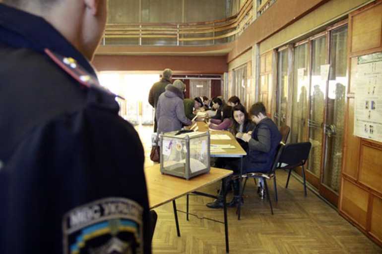 правоохоронці на виборах фото