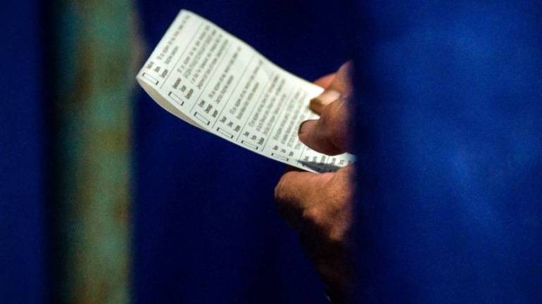 На Запоріжжі у кабінці для голосування затримали першого правопорушника
