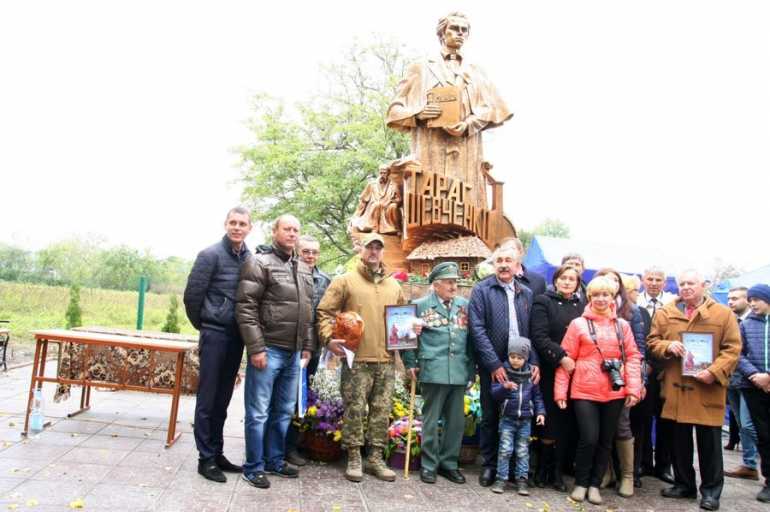 1501 пам'ятник Великому Кобзарю відкрили на Вінниччині