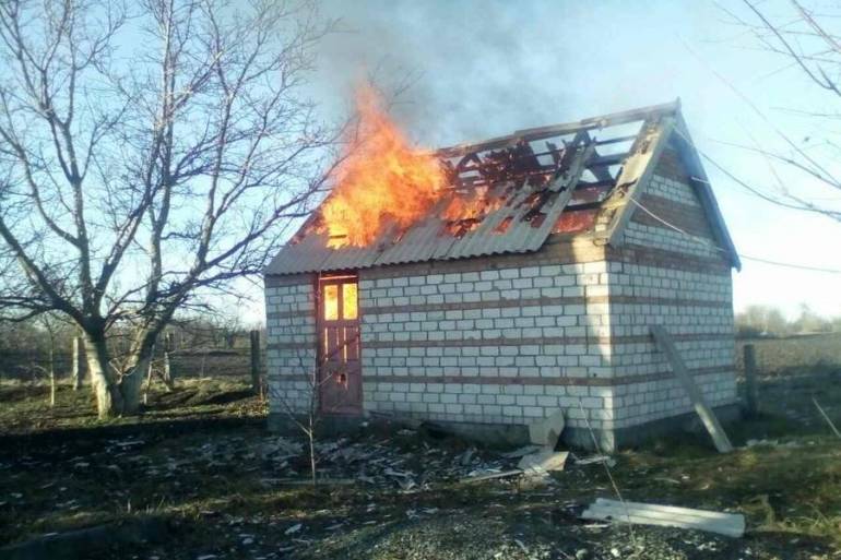 На Вінниччині невідомі спалили надвірну будівлю дачної ділянки